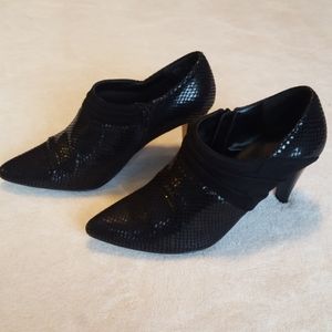 Apostrophe faux snakeskin 3in heels